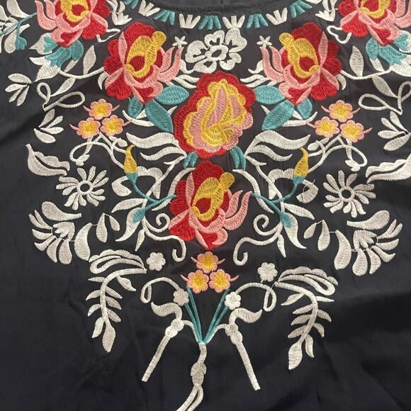 Mislook black and floral embroidered short sleeve shirt top,‎ size large - Picture 3 of 10